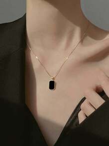 1pc Women's Black Rectangle Pendant Necklace, Minimalist & Elegant Style Dainty Clavicle Chain For Daily Wear
