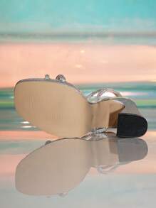 女士银色系带高跟凉鞋，2025 新款夏季防水厚底水钻粗跟露趾简约婚礼派对走秀鞋 - 銀色 - 查看 2