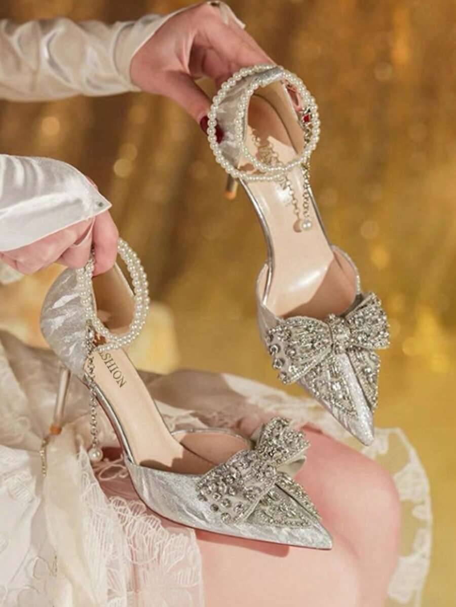 صنادل أنيقة للنساء ذات أصبع قدم مدبب، مزينة بالكريستال والخرز الاصطناعي على شكل فراشة، أحذية ذات كعب عالي مناسبة للحفلات والزفاف، مناسبة للمقاسات الكبيرة، أنيقة، كعب رفيع
