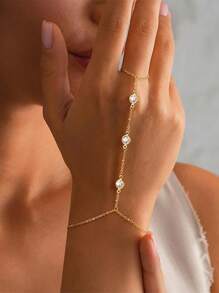 1 件优雅精致的金色手指链手链，配有可调节戒指，镶嵌锆石，适合女性日常和派对佩戴