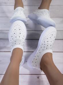 1 Pair Youth Breathable Mesh Lightweight Soft Rebound Comfortable Slip-On Athletic Shoes, Fashionable For Boy And Girl (Asymmetrical Diamond Pattern)