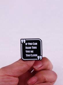 1 szt. Broszka ze stopu cynku z napisem Casual Letter, prezent na akcesoria modowe na cały sezon, spersonalizowana, wysokiej jakości emaliowana igła metalowa w stylu anime