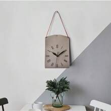 Une horloge de sac suspendu au design créatif d'art moderne. Décoration vintage personnalisée pour le salon. Horloge décorative silencieuse pour la maison et la chambre à coucher. Pendentif d'horloge de style moderne et luxueux, très attrayant. Horloge murale en forme de sac pour restaurant et café