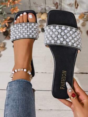 全新大码女式仿珍珠串珠平底带一脚蹬凉鞋，方头，轻便舒适的沙滩拖鞋