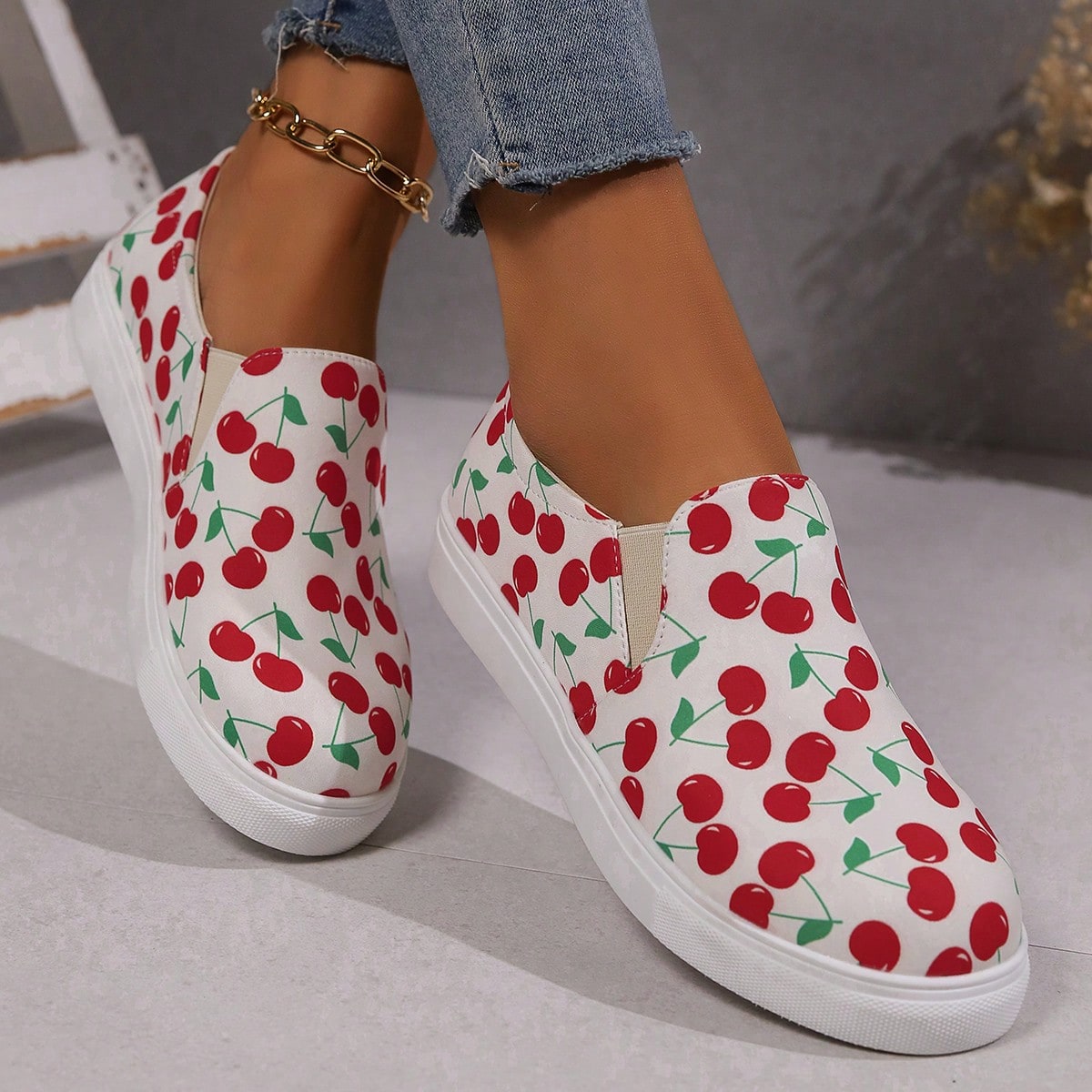 Nuevas zapatillas de lona informales y de moda con estampado de cerezas, tipo slip-on, estilo urbano, planas, para mujer