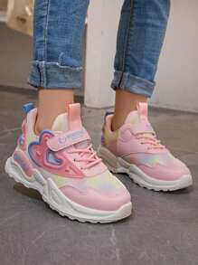 Zapatillas deportivas para niñas con malla transpirable y decoración de corazón, calzado nuevo para estudiantes primavera y otoño 2025, con suela blanda, livianas, cómodas y transpirables, zapatillas gruesas para niños, apropiadas para uso diario, escuela, deportes y todo el año - Rosa - Ver 7