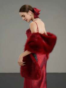 女士披肩仿毛皮斗篷，简约优雅背心开衫，适合婚礼、节日礼服外套 - 酒紅色 - 查看 2