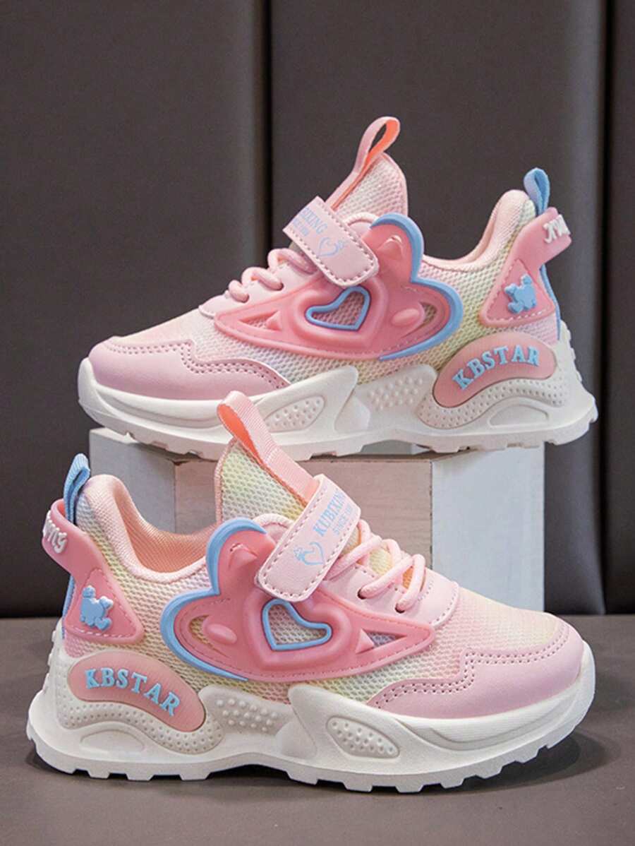 Zapatillas deportivas para niñas con malla transpirable y decoración de corazón, calzado nuevo para estudiantes primavera y otoño 2025, con suela blanda, livianas, cómodas y transpirables, zapatillas gruesas para niños, apropiadas para uso diario, escuela, deportes y todo el año - Rosa - Ver 1