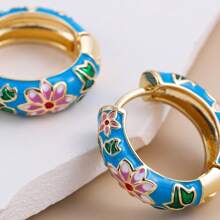 زوج من أقراط النحاس الدائرية المزخرفة بزهرة القطرة الزرقاء الزيتية