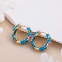 زوج من أقراط النحاس الدائرية المزخرفة بزهرة القطرة الزرقاء الزيتية