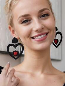 1 对独特的心形耳环，送给女性的浪漫珠宝礼物