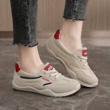 2025 春夏仿皮白色运动鞋浅口一脚蹬女士休闲舒适平底鞋 K1510