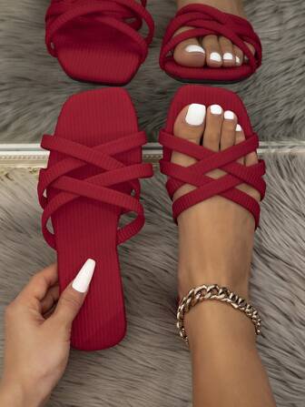 Sandalias planas de moda para mujer, sandalias tipo chanclas antideslizantes para primavera y verano, sandalias planas a rayas rojas, elegantes sandalias de estilo europeo y americano con diseño de slip-on para Oriente Medio