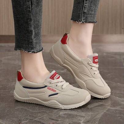 2025 春夏仿皮白色运动鞋浅口一脚蹬女士休闲舒适平底鞋 K1510