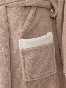 1 Stück Cartoon Bär Farbblock Korallenfleece Kinder Bademantel, weich & bequem, Kinder Bär Winter Nachtwäsche, dicker Kapuzen Lange Robe für Mädchen & Jungen