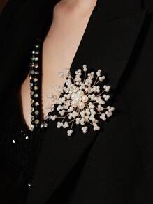 1 Stück Perlblume Brosche, aus Kupferdraht gewebte Alltagsbrosche Accessoire für Frauen