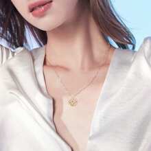 1pc Full Of Rhinestone Small Love A Love Love Four-Leaf Clover Necklace Woman To Send His Girlfriend Titanium Steel Collarbone Chain Elegant Gift