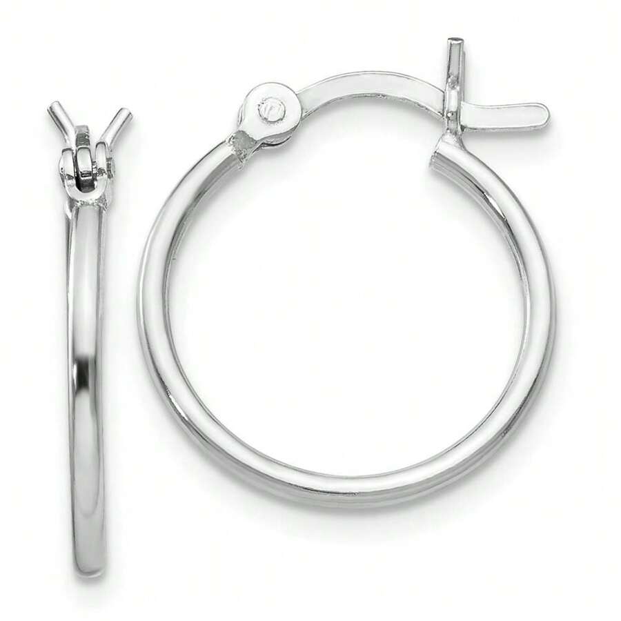 Los pendientes aro redondos de plata de ley pulida de 1.25mm, de 15mm (9/16 pulgadas) con lazo negro
