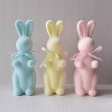 1 pieza Conejo de pascua realista de peluche corto con musgo para decoración de escritorio
