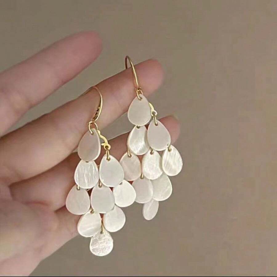 1 Pair Fashionable Shell Tassel Hook Earrings, High-End Beach Vacation Accessory - Tassel - View 1