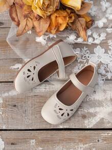 Girls' Leather Shoes, 2025 New Model, Girls Hollow-Out Princess Shoes, Soft Sole, Wear-Resistant Performance, Suitable For Shows, Students, Moccasins