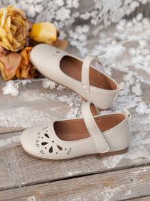 Girls' Leather Shoes, 2025 New Model, Girls Hollow-Out Princess Shoes, Soft Sole, Wear-Resistant Performance, Suitable For Shows, Students, Moccasins