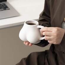 1 pieza Taza de cerámica asimétrica con forma de glúteo humano creativa y divertida de 300ml, taza de café/leche única para parejas, regalo del Día de San Valentín