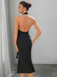 Klasyczna czarna sukienka damska o wysokiej jakości, minimalistyczna, elegancka, wiązana na szyi, z rozcięciem i marszczeniami, luksusowa, formalna, długa