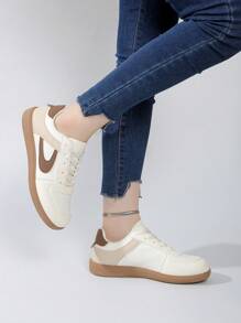 2025 Women's Flat Sporty Casual Sneakers