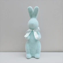 1 pieza Conejo de pascua realista de peluche corto con musgo para decoración de escritorio