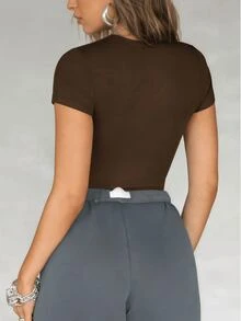 تيشرت للسيدات للربيع/الصيف ، بتصميم لموضوع الموسيقى في المهرجانات/الحفلات ، قمصان كاجوال بياقة على شكل حرف V ، أفضل لارتداء اليوم في الرياضة في الهواء الطلق والمناسبات اليومية - قهوة بني - مشاهدة 2