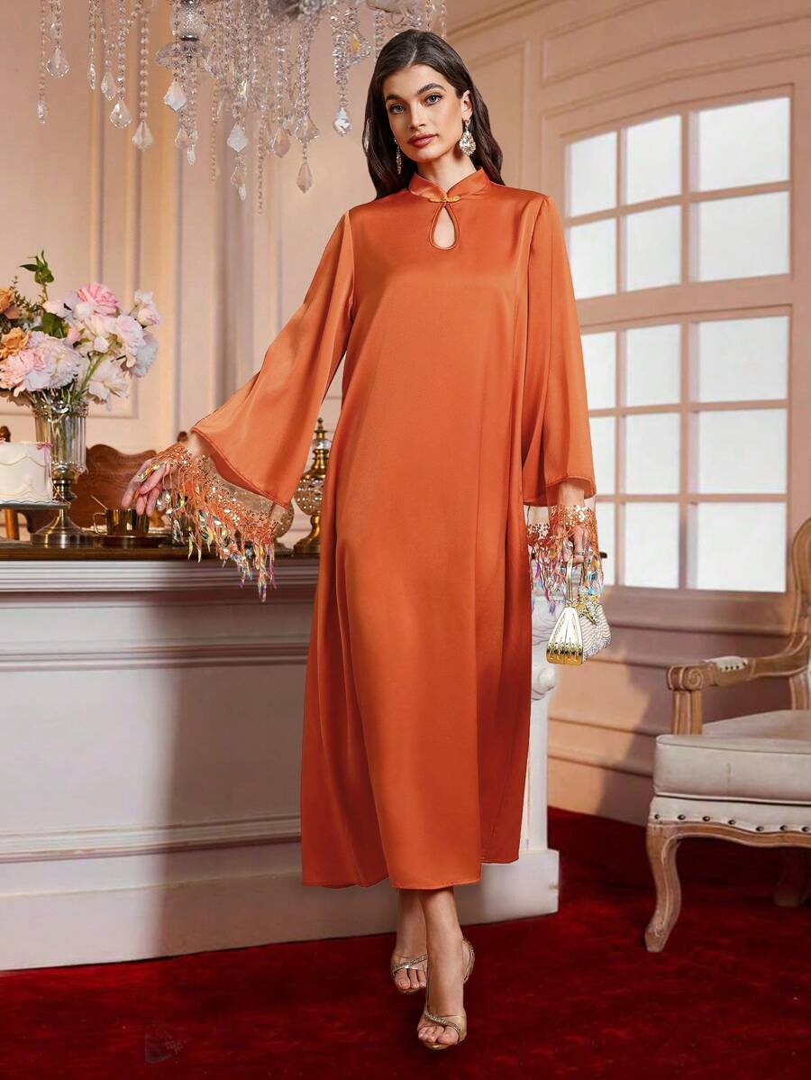 Modische und elegante Damenbekleidung für Frühling, Sommer, Ostern, Valentinstag, chinesischer Klappkragen, elegantes Stehkragen-Design, Quasten, Anhänger, Pailletten, Metalldraht, Trompetenärmel, einfarbig, langer, luftiger Lässig-Rock, Urlaubskleid, arabische Resort-Mode für Damen, Satin-Party, A-Linien-Saum bis Knöchellänge, luxuriöses Abendkleid für Damen