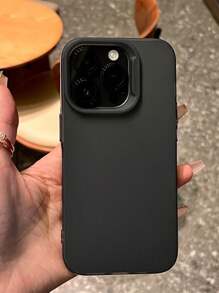 Funda traslúcida mate compatible con iPhone 16, 15, 14, 13, 12, 11 Pro Max. Ofrece protección contra golpes y resguarda la cámara.