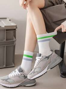 5 Pairs Of Women's Socks Are Suitable For All Seasons Multi-Colored Stripes Simple Fashion Soft Breathable Sweat Absorption Daily Casual Sports Mid-Tube Socks