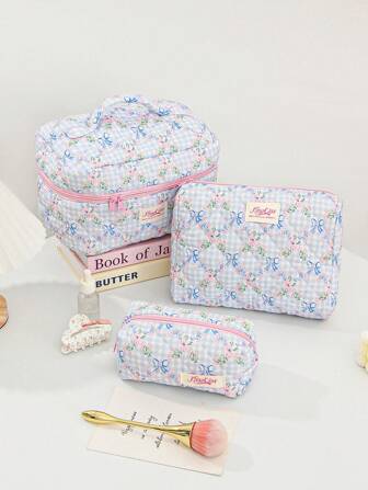 1 件蝴蝶结和花朵化妆包蓝色格子化妆包女士旅行必需品绗缝化妆品收纳套装用于存放眼影盘、卸妆液、口红、化妆刷乡村风格洗漱包用于家居装饰拼布图案拉链包适合女孩青少年、办公室职员、大学生