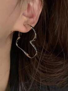 1 par de aretes con diseño de corazón, de diseño a la moda, versátiles y apropiados para mujeres - Plateado - Ver 3