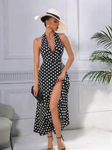 Damska sukienka retro w kropki z odkrytymi plecami i kokardą w talii, elegancka i minimalistyczna