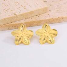 Vintage 18K Gold Plated Stainless Steel Asymmetrical Hammered Flower Earrings, European & American Cross-Border Design