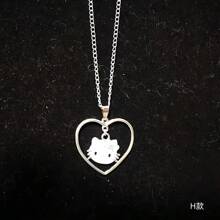 Conjunto con licencia de Sanrio de Hello Kitty de 3 piezas - Pulsera, Collar, Aretes con colgante en forma de corazón, ajustable, Charm de personaje de dibujos animados, joyería de metal rosa, regalo dulce de cumpleaños o San Valentín para niñas, amigos y familia