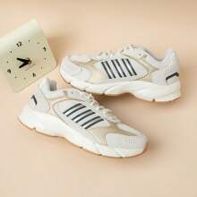 Adidas Damen Neue CRAZYCHAOS 2000 Millennium Mesh Retro Laufschuhe, modische Chunky Sneaker, Lässig Sportschuhe IG4346