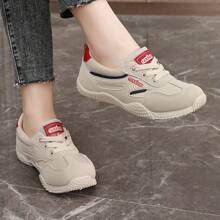 2025 春夏仿皮白色运动鞋浅口一脚蹬女士休闲舒适平底鞋 K1510