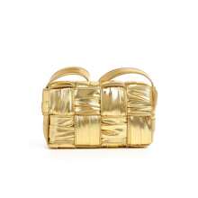 2025 新款编织大容量女士单肩斜挎包，褶皱方形图案