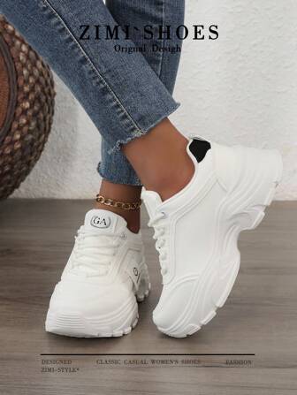 1 双女士休闲圆头系带户外运动鞋，春夏季皮底运动鞋