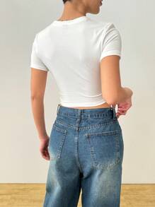 摇滚与明星图案性感短款 T 恤，修身摇滚印花 T 恤，复古夏季女式休闲圆领短款上衣图案 T 恤女式上衣，适合摇滚与音乐节 - 白色 - 查看 2