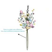 Bouquet de fleurs artificielles de Pâques, décoré d'œufs et de baies de couleurs claires, bouquet de fleurs en plastique pour la décoration de la maison, centres de table pour les fêtes (en raison de la fabrication mécanique, de légères imperfections peuvent être présentes à l'extrémité de la branche ou sur la surface des œufs)