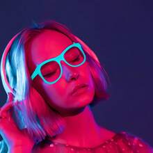 VINCAN 5 pièces Lunettes de fête fluorescentes et colorées - Lunettes lumineuses changeant de couleur, convient pour les bars, les KTV, les fêtes et les photomatons - Matériau plastique, sans alimentation requise - Sans plumes, accessoires amusants, décoration de fête fluo - Multicolore - Voir 6