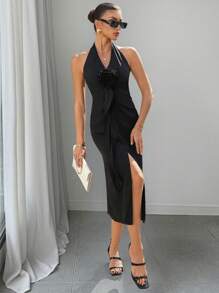 Klasyczna czarna sukienka damska o wysokiej jakości, minimalistyczna, elegancka, wiązana na szyi, z rozcięciem i marszczeniami, luksusowa, formalna, długa