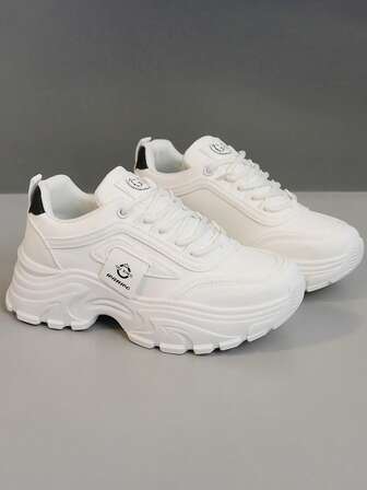 1 双女士休闲圆头系带户外运动鞋，春夏季皮底运动鞋