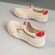 2025 春夏仿皮白色运动鞋浅口一脚蹬女士休闲舒适平底鞋 K1510