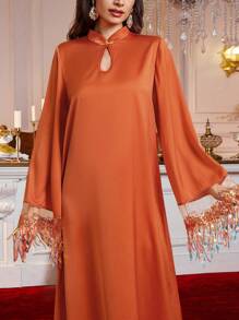 Modische und elegante Damenbekleidung für Frühling, Sommer, Ostern, Valentinstag, chinesischer Klappkragen, elegantes Stehkragen-Design, Quasten, Anhänger, Pailletten, Metalldraht, Trompetenärmel, einfarbig, langer, luftiger Lässig-Rock, Urlaubskleid, arabische Resort-Mode für Damen, Satin-Party, A-Linien-Saum bis Knöchellänge, luxuriöses Abendkleid für Damen